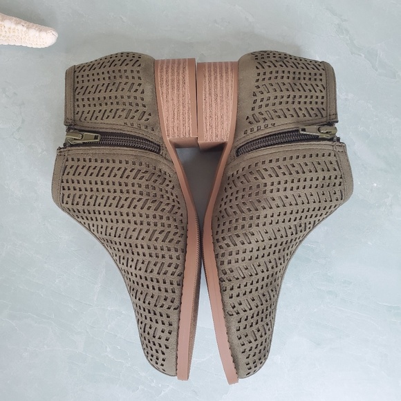 New! Short Heel Ankle Cutout Zip Booties - Picture 7 of 7